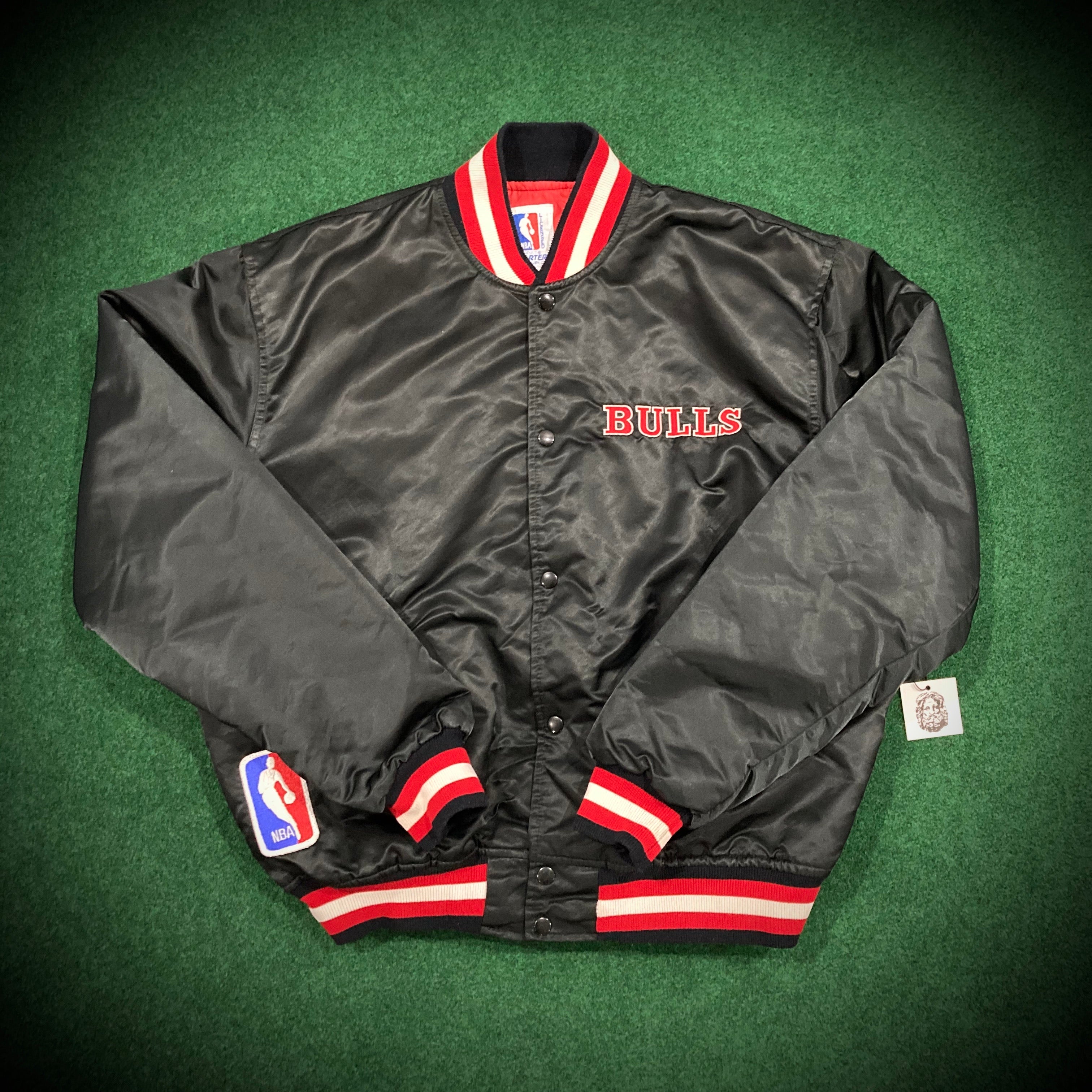 Vintage Women's Starter Brand Black Label Chicago Bulls Jacket, L
